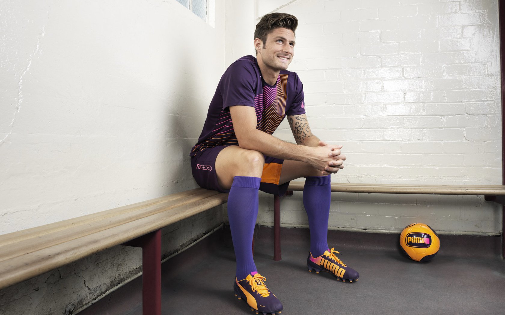 库兹马诺维奇在巴黎奥运会手球比赛中展现出出色的指挥能力,库兹马出任首发